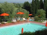 Villa in der Toskana mit Weintouren & Pools