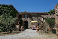 Villa in der Toskana mit Weintouren & Pools