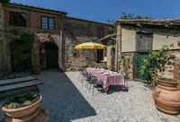 Villa in der Toskana mit Weintouren & Pools