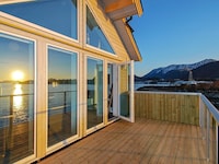 10 person holiday home in Brattvåg
