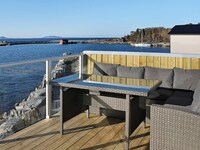 10 person holiday home in Brattvåg