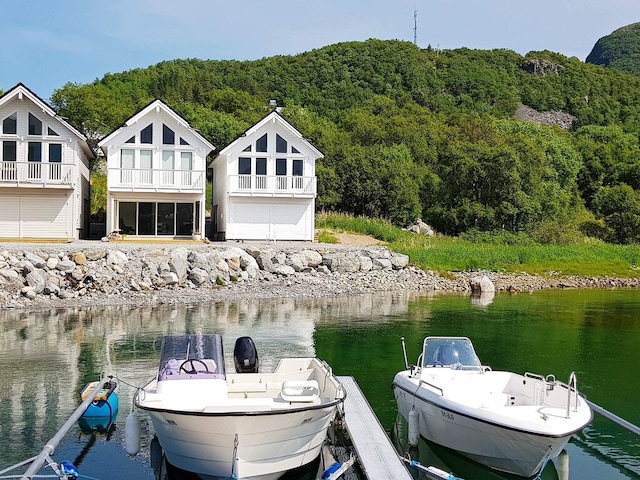 10 person holiday home in Brattvåg