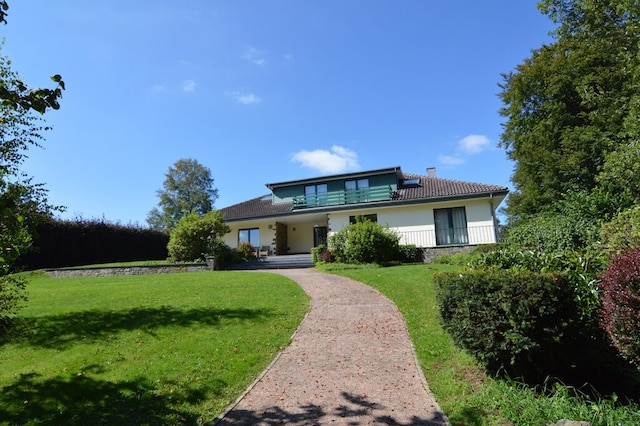 Scenic Villa near Lake View