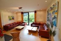 Scenic Villa near Lake View