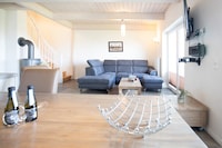 Exklusiv eingerichtetes Ferienhaus in Strandnähe