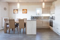 Exklusiv eingerichtetes Ferienhaus in Strandnähe