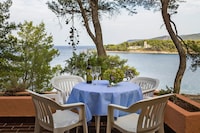 Apartment in Jelsa mit Swimmingpool