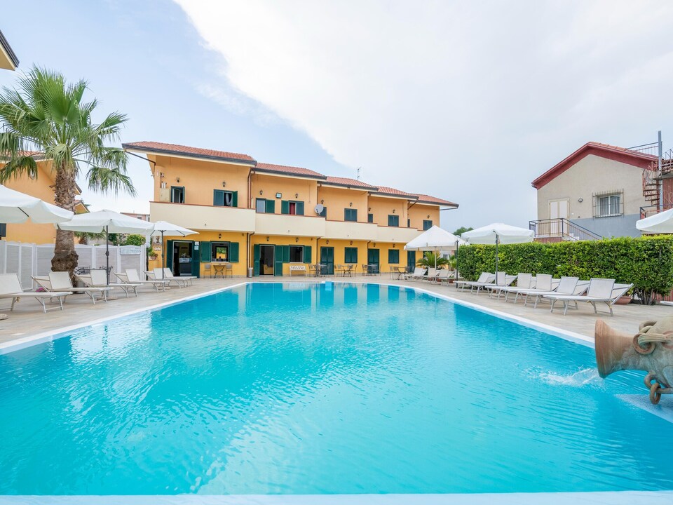 Villa with Pool in Paestum, Paestum
