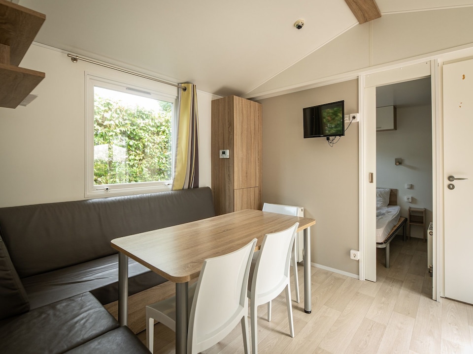 Chalet in Ardennes with Pool Access, Dochamps