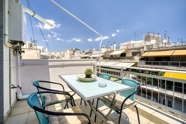 Sfeervol appartement naast het centrum van Athene, Athina