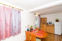 Apartments Ereš Zuronja-One-Bedroom Apartment with Sea View 3