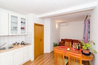 Apartments Ereš Zuronja-One-Bedroom Apartment with Sea View 3