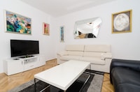 Apartment Iva - Two-Bedroom Apartment with Balcony and City View