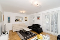 Apartment Iva - Two-Bedroom Apartment with Balcony and City View