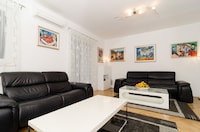 Apartment Iva - Two-Bedroom Apartment with Balcony and City View
