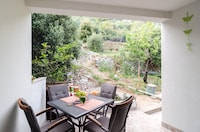 Apartment Giovani - Two Bedroom Apartment with Balcony and Sea View