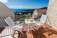 Apartments Knego - One Bedroom Apartment with Balcony and Sea View
