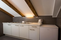 Villa Mia - One Bedroom Apartment (Top Floor)