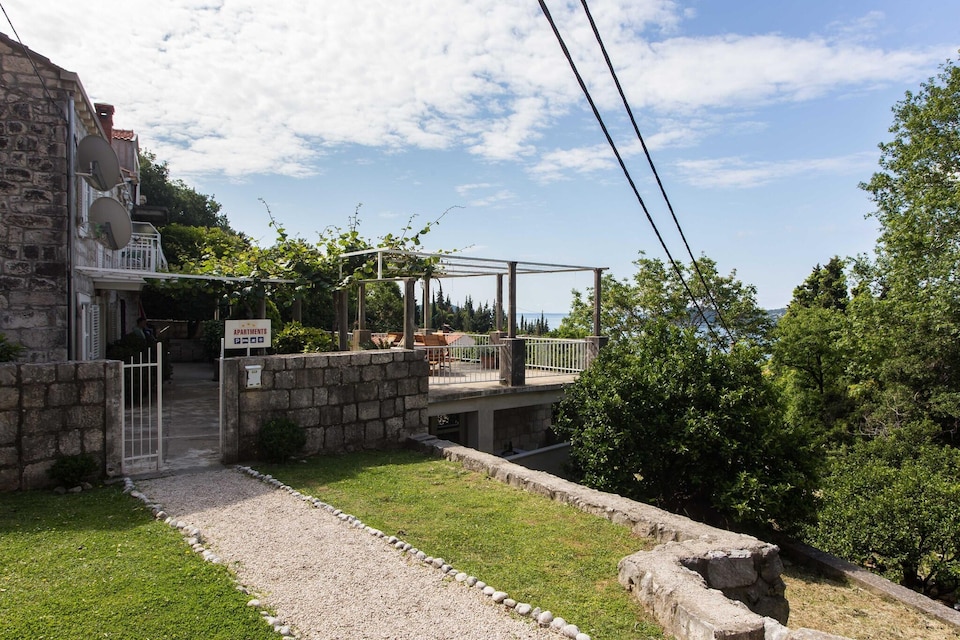 Apartments Anka - One-Bedroom Apartment with Balcony and Sea View, Trsteno