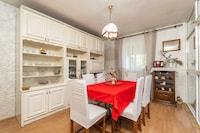 Villa Desin - Three Bedroom Apartment with Terrace and Garden View
