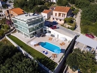 Villa Dupcic - Five-Bedroom Villa with Private Pool and Sea View