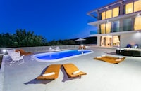 Villa Dupcic - Five-Bedroom Villa with Private Pool and Sea View