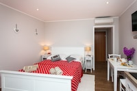 Villa Mirjana - Studio Apartment with Terrace and Sea View (Bogumila)