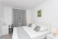 Apartment Dupčić - Two Bedroom Apartment with Balcony