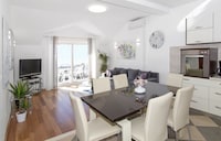 Apartments Isabora - Comfort Three-Bedroom Apartment with Balcony and Sea View (Second Floor)