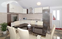 Apartments Isabora - Comfort Three-Bedroom Apartment with Balcony and Sea View (Second Floor)