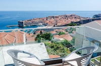 Apartments Isabora - Comfort Three-Bedroom Apartment with Balcony and Sea View (Second Floor)