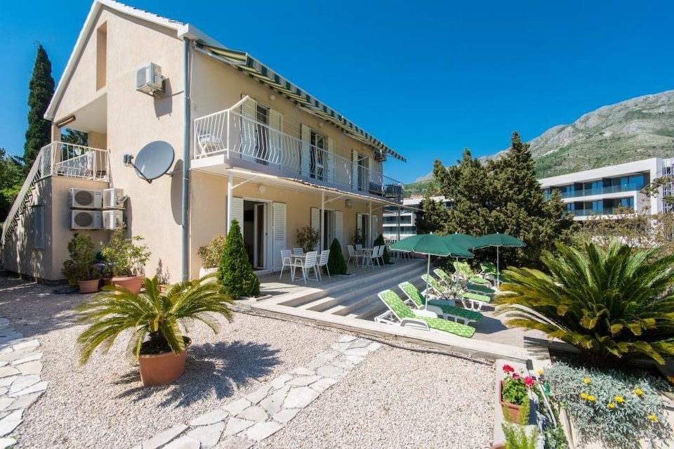 Apartments &amp; Rooms Jokovic-Comfort Studio Apartment with Terrace and Partial Sea View (SOBA 1), Srebreno