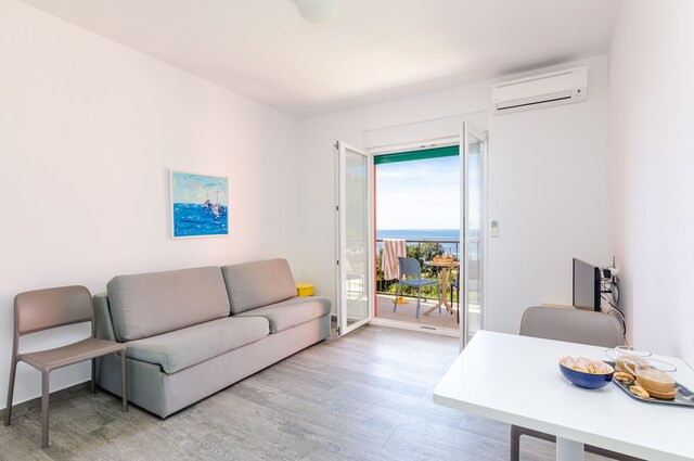 Apartments Villa Lukas - ''No.4'' One-Bedroom Apartment with Balcony and Sea View, Cavtat