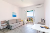 Apartments Villa Lukas - ''No.8'' One-Bedroom Apartment with Balcony and Sea View
