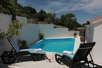 Holiday House Pine Tree - Three Bedroom Holiday Home with Pool