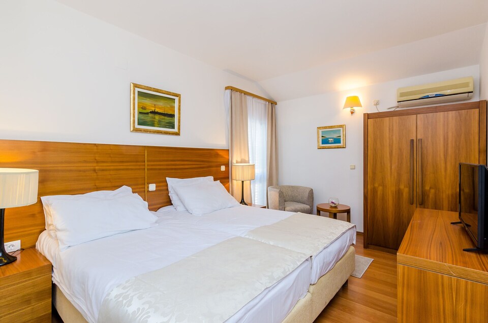 Pansion Srebreno - Double or Twin Room wth Balcony and City View 1, Mlini