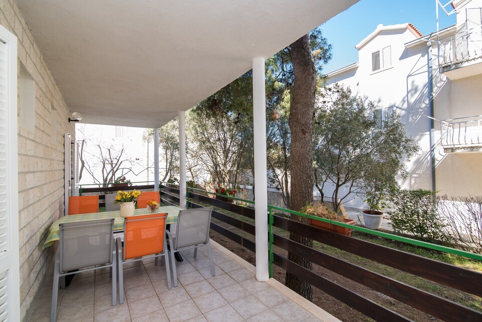 Apartments Pinija - Three Bedroom Apartment with Terrace (A0) - (ST), Supetar