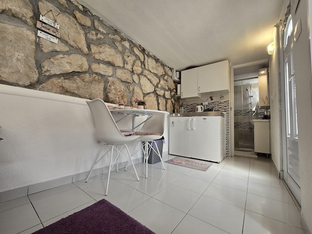 Indy's Beach Apartments- Studio Apartment with Patio and Sea View, Štikovica