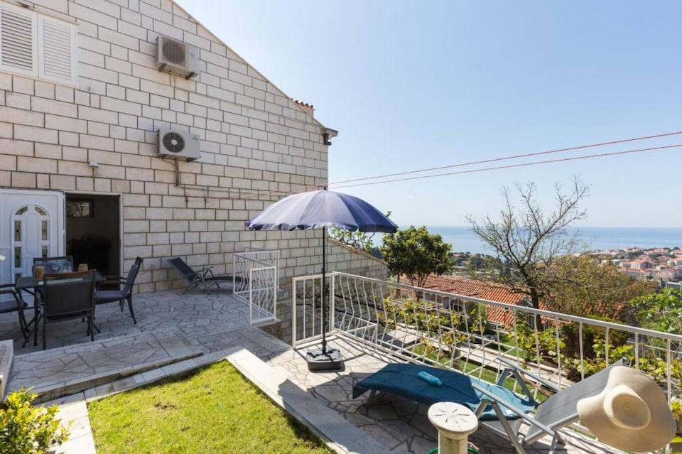 Apartment Milić - Two Bedroom Apartment with Terrace and Sea View (Sinjska 15), Dubrovnik