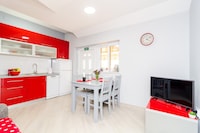 Apartments Donita - Comfort Two Bedroom Apartment with Balcony and Sea View