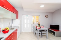Apartments Donita - Comfort Two Bedroom Apartment with Balcony and Sea View