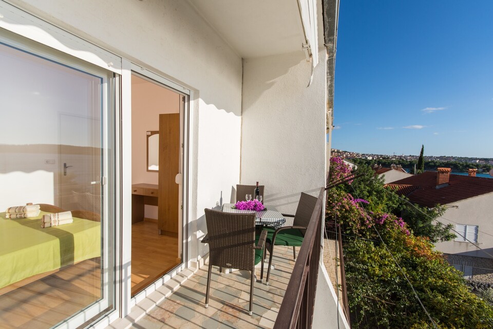Apartments Mastelić - One Bedroom Apartment with Balcony and Sea View br.2, Trogir