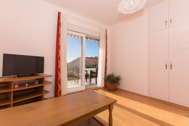 Apartments Mastelić - Three Bedroom Apartment with Terrace and Sea View, Trogir