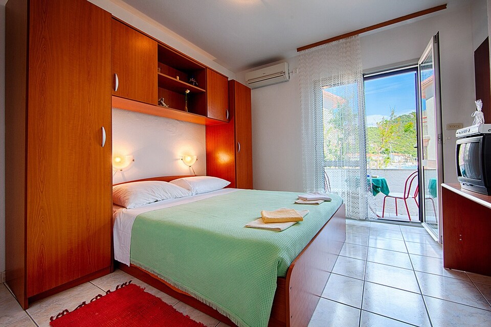 Apartments Malo Lago - One-Bedroom Apartment with Balcony and Sea View - 2nd floor (Apartment 4), Lastovo