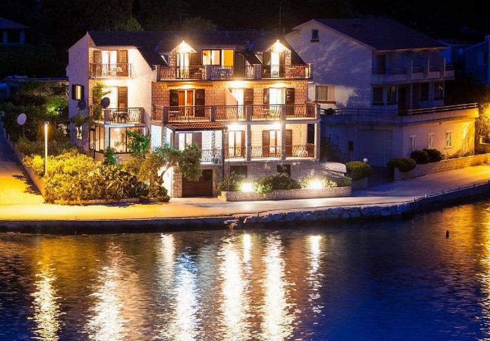 Apartments Malo Lago - One-Bedroom Apartment with Balcony and Sea View - 2nd floor (Apartment 4), Lastovo