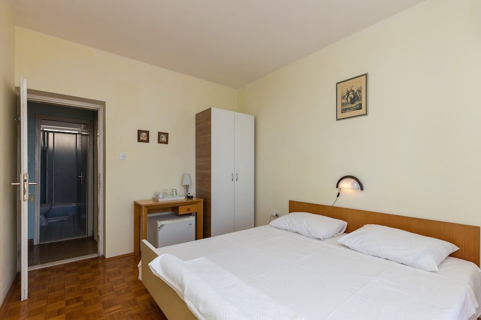 Beautiful Nest Rooms - One Bedroom Suite with Balcony and Sea view (Br. 2), Dubrovnik
