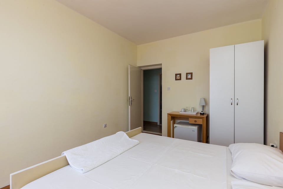 Beautiful Nest Rooms - One Bedroom Suite with Balcony and Sea view (Br. 2), Dubrovnik