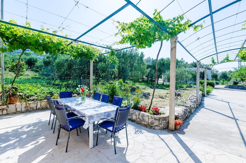 Apartment & Rooms Maždin - Triple Room with Balcony and Sea View ( Soba More ), Slano
