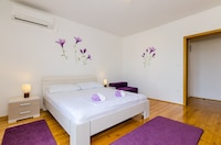 Apartment & Rooms Maždin - Triple Room with Balcony and Sea View ( Soba More )