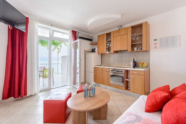 Apartments Hope (Dugi Rat) - Comfort OneBedroom Apartment with Terrace and Sea View (A1), Dugi Rat